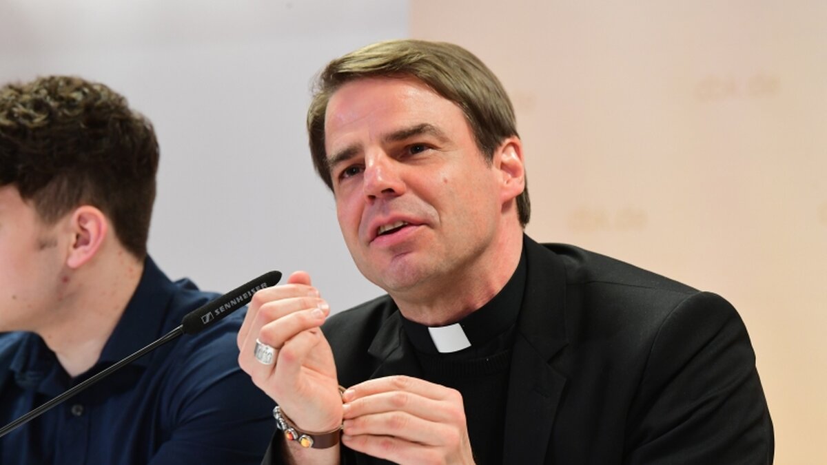 Leid-wurde-lange-nicht-gesehen-Bischof-Oster-beklagt-zu-langes-Wegschauen-bei-Missbrauchsopfern