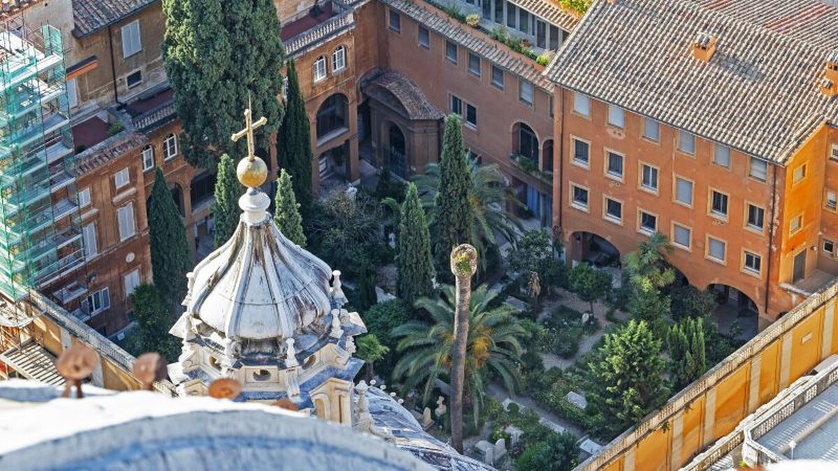 Feierlicher-Gottesdienst-Bruderschaft-Campo-Santo-Teutonico-nimmt-neue-Mitglieder-auf