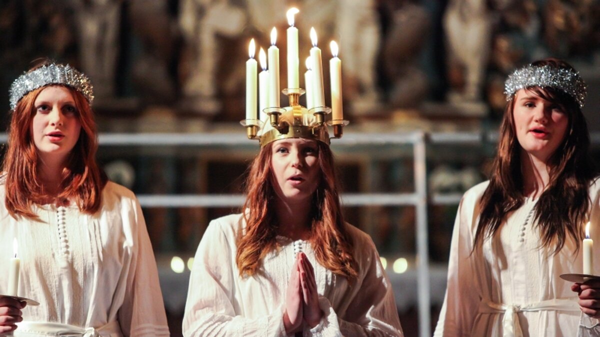 Lichterfest-der-N-chstenliebe-Kirche-feiert-am-13-Dezember-des-Fest-der-Heiligen-Lucia-von-Syrakus