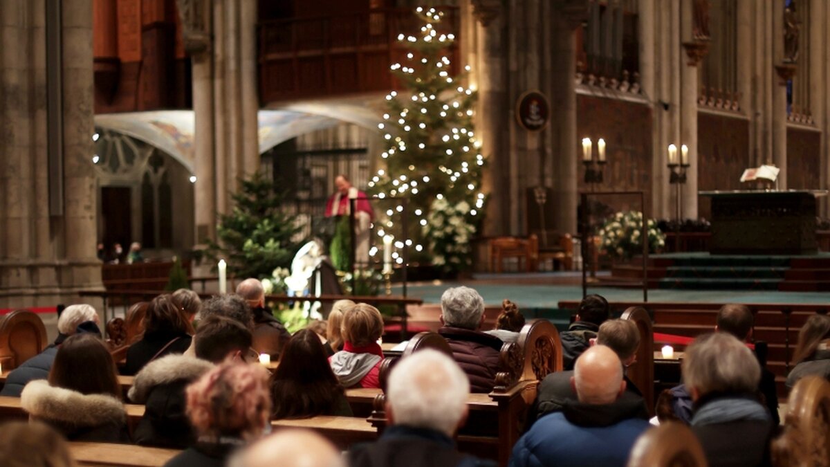 -Auch-ein-kleines-Licht-kann-die-Welt-heller-machen-Domdechant-Kleine-ruft-auf-selbst-Licht-des-Friedens-zu-sein