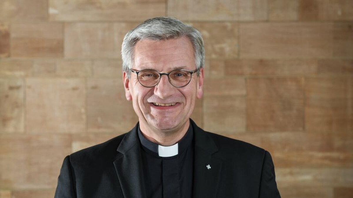 -Auf-nach-Bethlehem-Weihbischof-Schwaderlapp-schreibt-Buch-ber-die-Heilige-Nacht