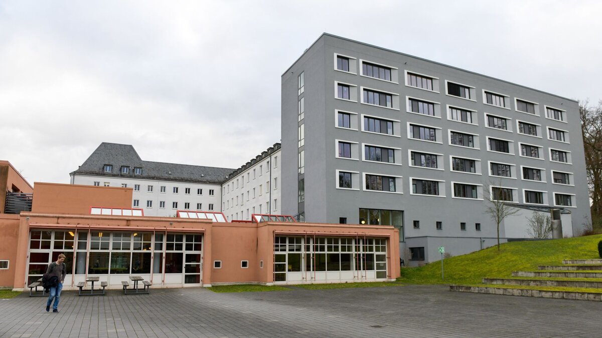 Zukunft-sichern-Campus-Jesuitenhochschule-Sankt-Georgen-k-nnte-verkauft-werden