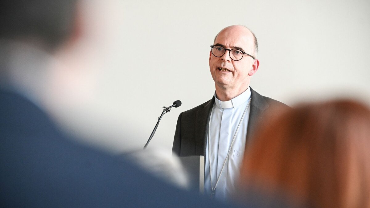 Bischof Jung sieht neue Kirchenstudie zwiespältig DOMRADIO.DE