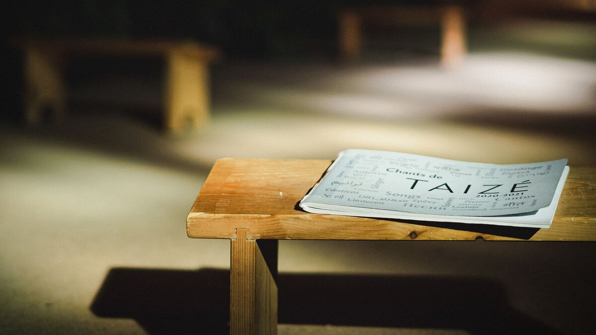 Paris-im-Zeichen-junger-Gl-ubiger-Taiz-Gemeinschaft-erwartet-15-000-G-ste-beim-Jugendtreffen