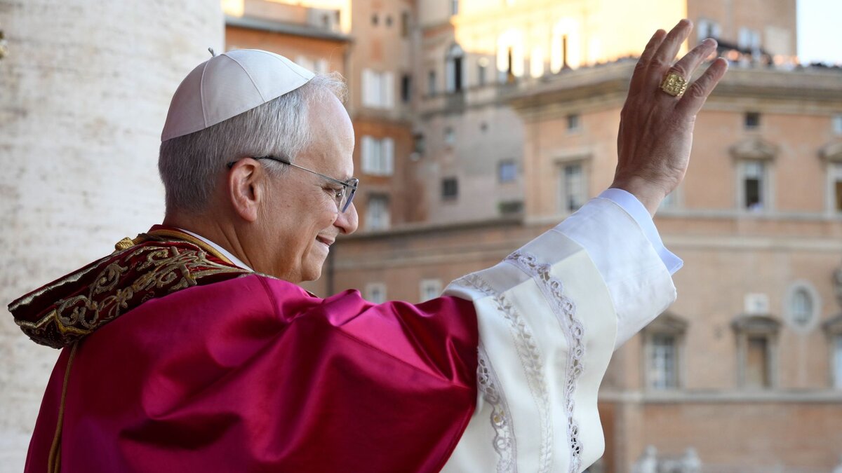 R-ckkehr-zur-Tradition-fr-herer-P-pste-Papst-Leo-spricht-bei-Urbi-et-orbi-Weihnachtsgr-e-in-zehn-Sprachen