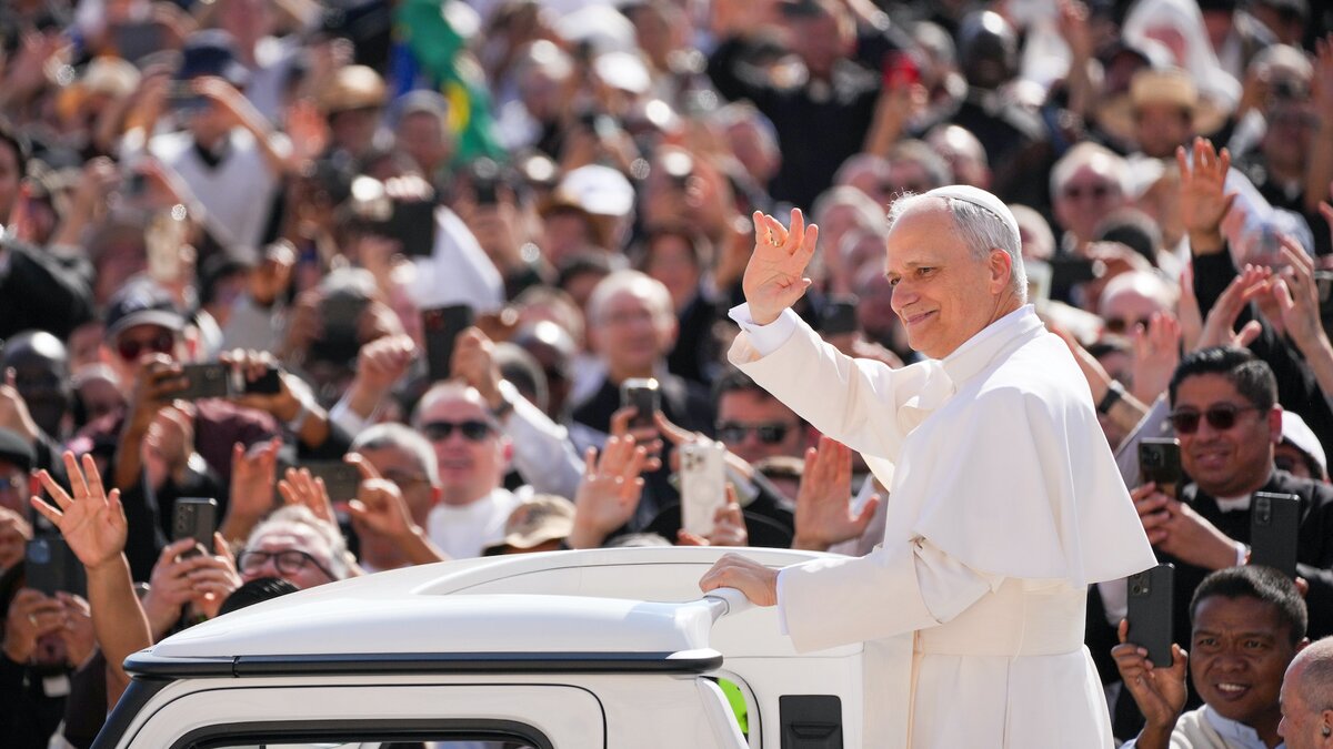 -Mit-gro-er-Liebe-und-Energie-Ehemaliger-Vorgesetzter-lobt-Papst-Leo-XIV-