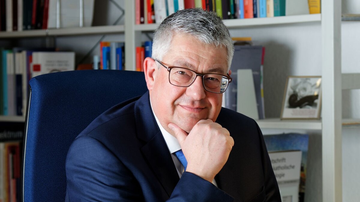 -Das-war-schon-immer-so-reicht-nicht-Theologe-zweifelt-zentrales-Vatikan-Argument-gegen-Frauenordination-an