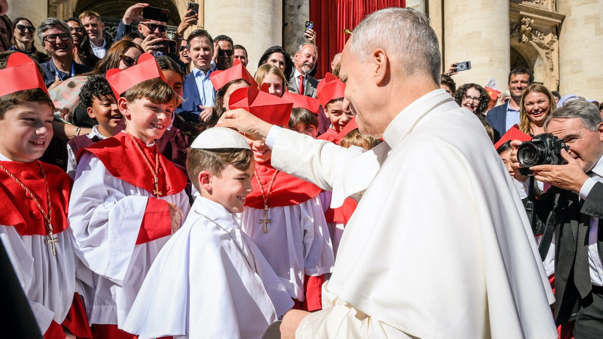 -Mit-Herz-Verstand-und-aufgekrempelten-rmeln-Papst-Leo-ruft-zu-aktivem-Engagement-vor-Weihnachten-auf