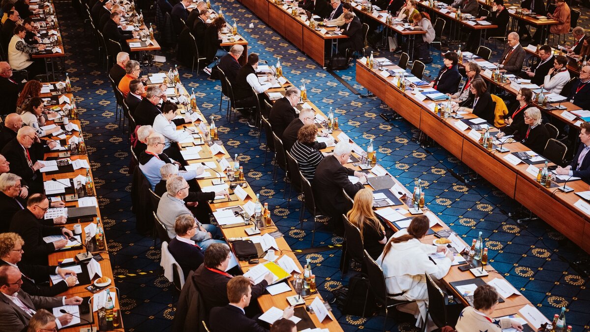 Ungewisser-bergang-zu-neuartiger-katholischer-Kirchenleitung-Der-deutsche-Synodale-Weg-endet-mit-leichtem-Unbehagen