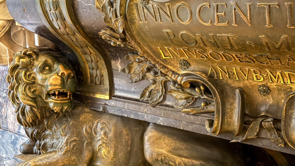 Tauben-Bienen-Elefanten-Adler-und-ein-L-we-Warum-der-Petersdom-ein-regelrechter-Zoo-ist