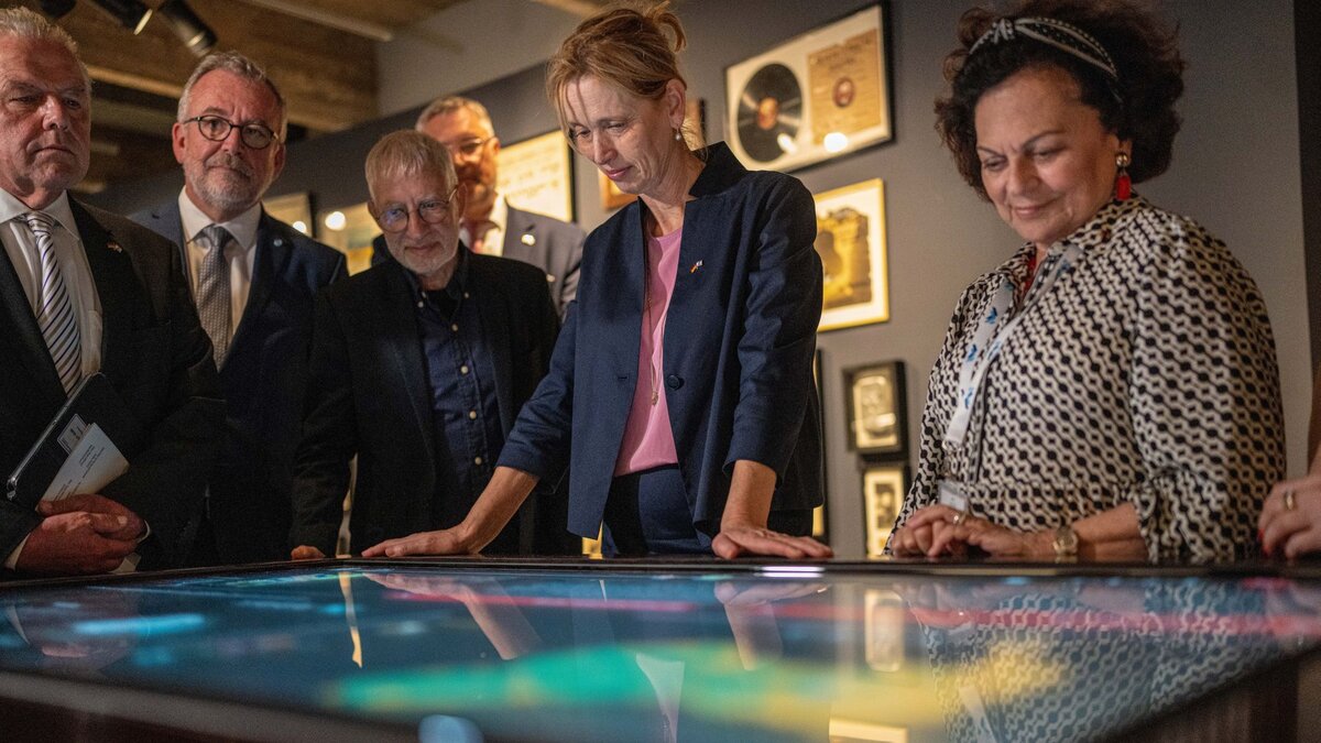 Br-cke-in-die-Gegenwart-Jeckes-Museum-deutschsprachiger-Juden-in-Haifa-er-ffnet