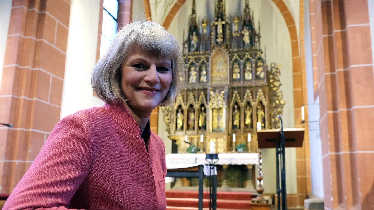 Sterne-als-Hoffnungszeichen-Moderatorin-Gause-sieht-in-Weihnachtsbotschaft-Gegenpol-zum-Krieg