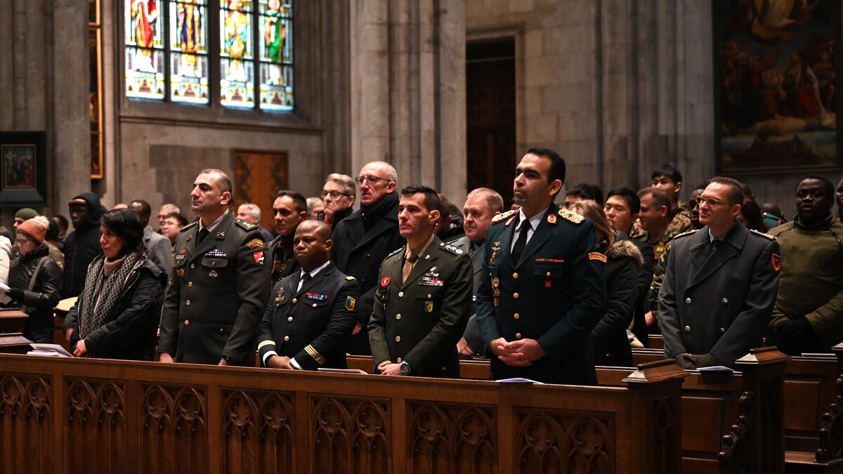 -Immer-und-berall-Friedensbringer-sein-Internationaler-Soldatengottesdienst-im-Dom-sendet-Friedensimpulse