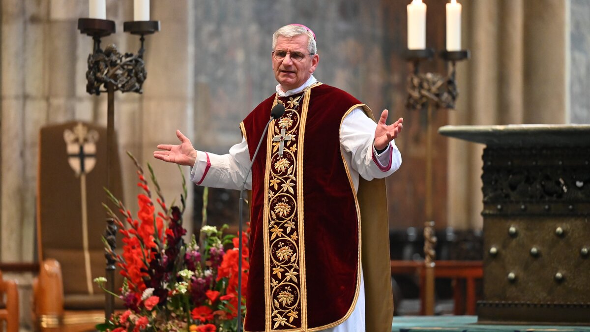 Weihbischof Schwaderlapp im Pontifikalamt am Hochfest Peter und Paul ...