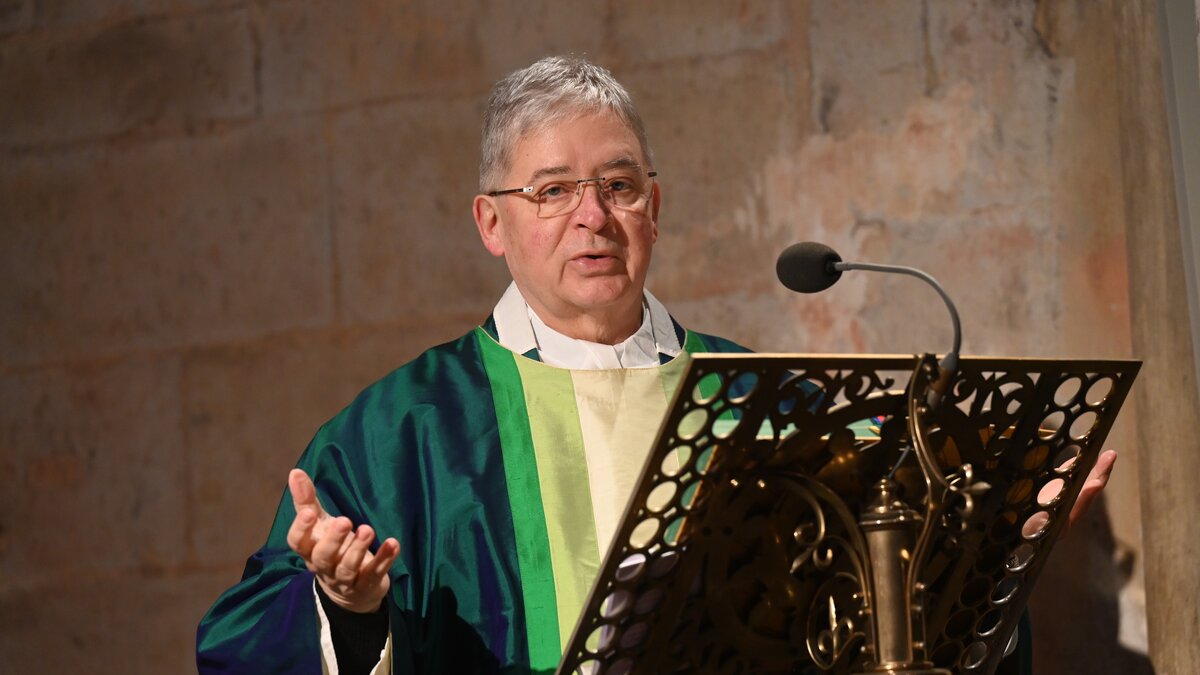 -Auch-die-schwache-Kirche-kann-leuchten-Domkapitular-Radermacher-ruft-Kirche-zum-ffentlichen-Zeugnis-auf