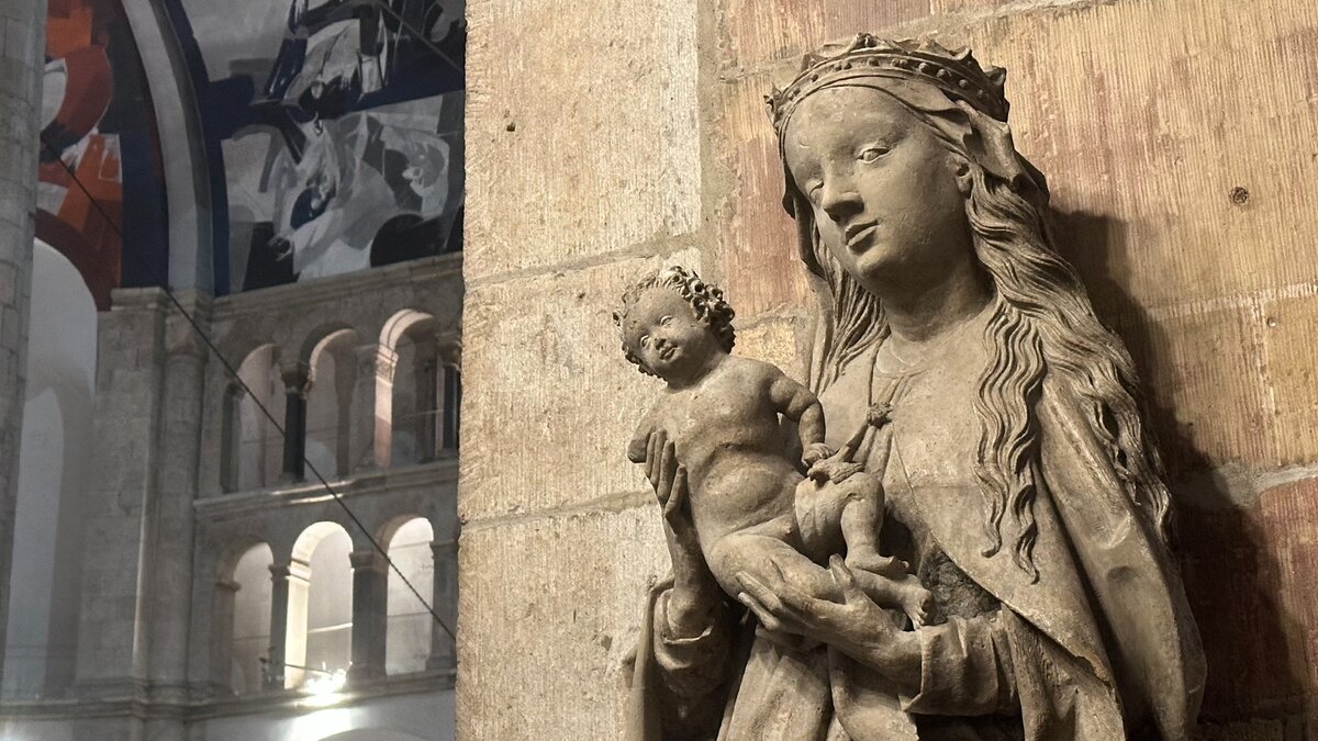 Zu-neuem-Leben-erweckt-Muttergottes-am-K-lner-Neumarkt-bekommt-nach-Restaurierung-neuen-Platz