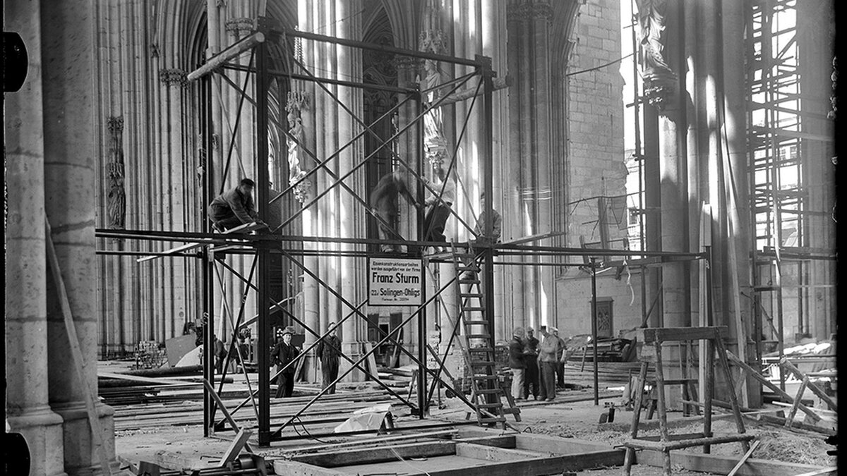Ausstellung-zeigt-fast-vergessene-Bilder-Ordensfrau-dokumentiert-mit-Fotos-die-Kriegssch-den-am-K-lner-Dom