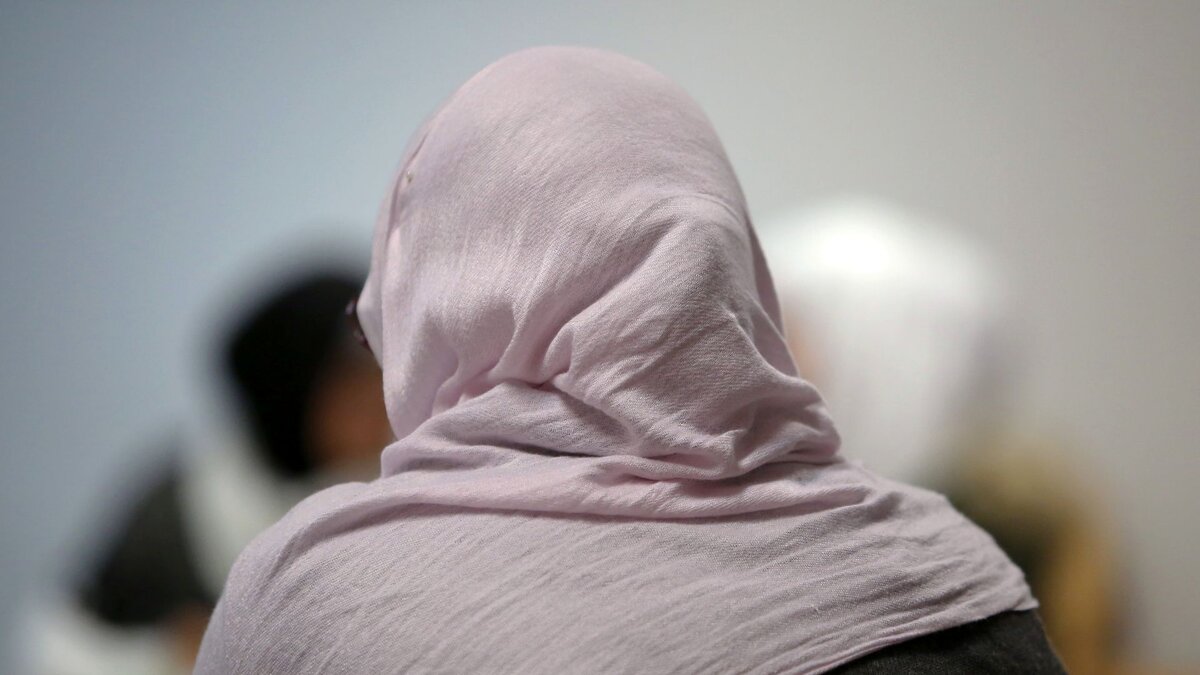 Widerspruch-zu-weltanschaulicher-Neutralit-t-Muslimische-Richterin-muss-in-Verhandlung-Kopftuch-ablegen