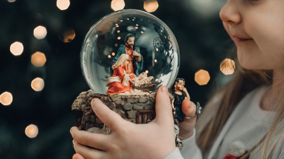 Kunst-oder-Kitsch-Schneekugeln-sind-Sammlerobjekte-und-Mitbringsel