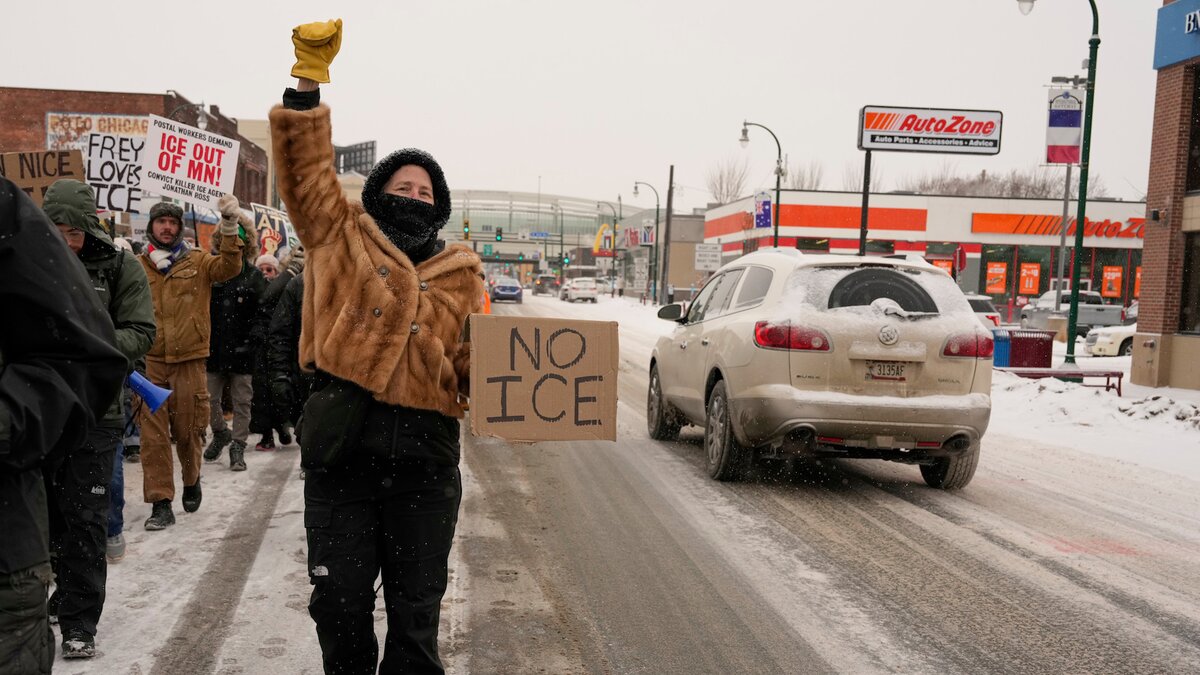 Zwei-Aktivistinnen-nach-Kirchenprotest-wieder-frei-Dutzende-Geistliche-bei-Anti-Trump-Protest-in-Minnesota-festgenommen