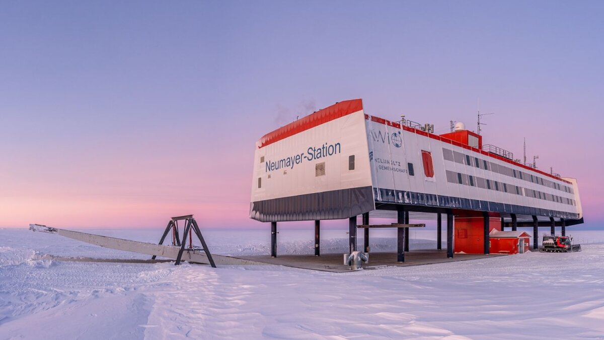 -Die-K-hlkette-ist-hier-sehr-zuverl-ssig-So-feiern-zwei-K-lnerinnen-Silvester-in-der-Antarktis