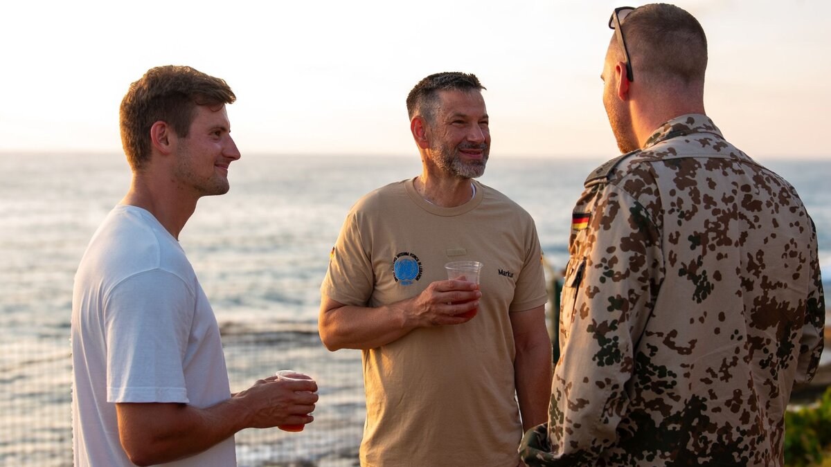 -Seelsorge-zwischen-Strand-Schiff-und-Sch-tzengraben-Wie-Milit-rpfarrer-Konrad-Soldaten-im-Alltag-und-im-Einsatz-begleitet