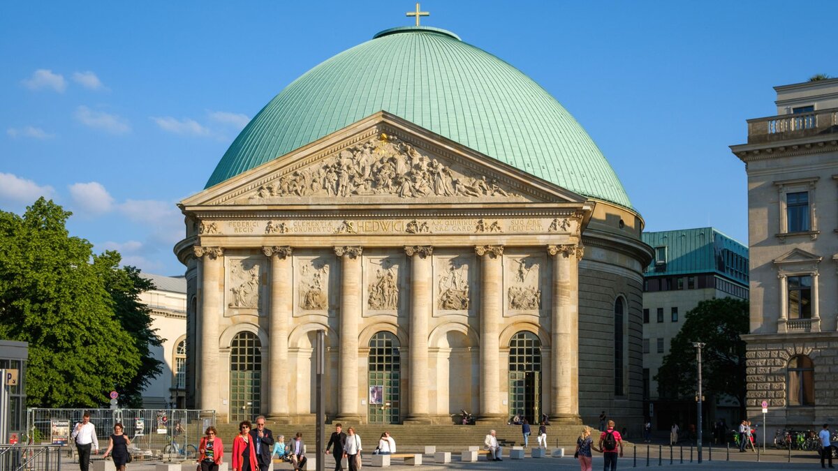 Weihe des Altares der Berliner St. HedwigsKathedrale DOMRADIO.DE