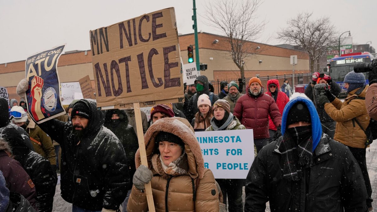 US-Wochenende-der-Widerspr-che-Trump-Regierung-steht-nach-T-tung-eines-Demonstranten-unter-Druck