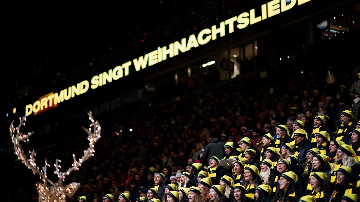 Gemeinschaft-und-Glauben-Soziologe-Pollack-sieht-bei-Stadionsingen-auch-Chancen-f-r-Kirche