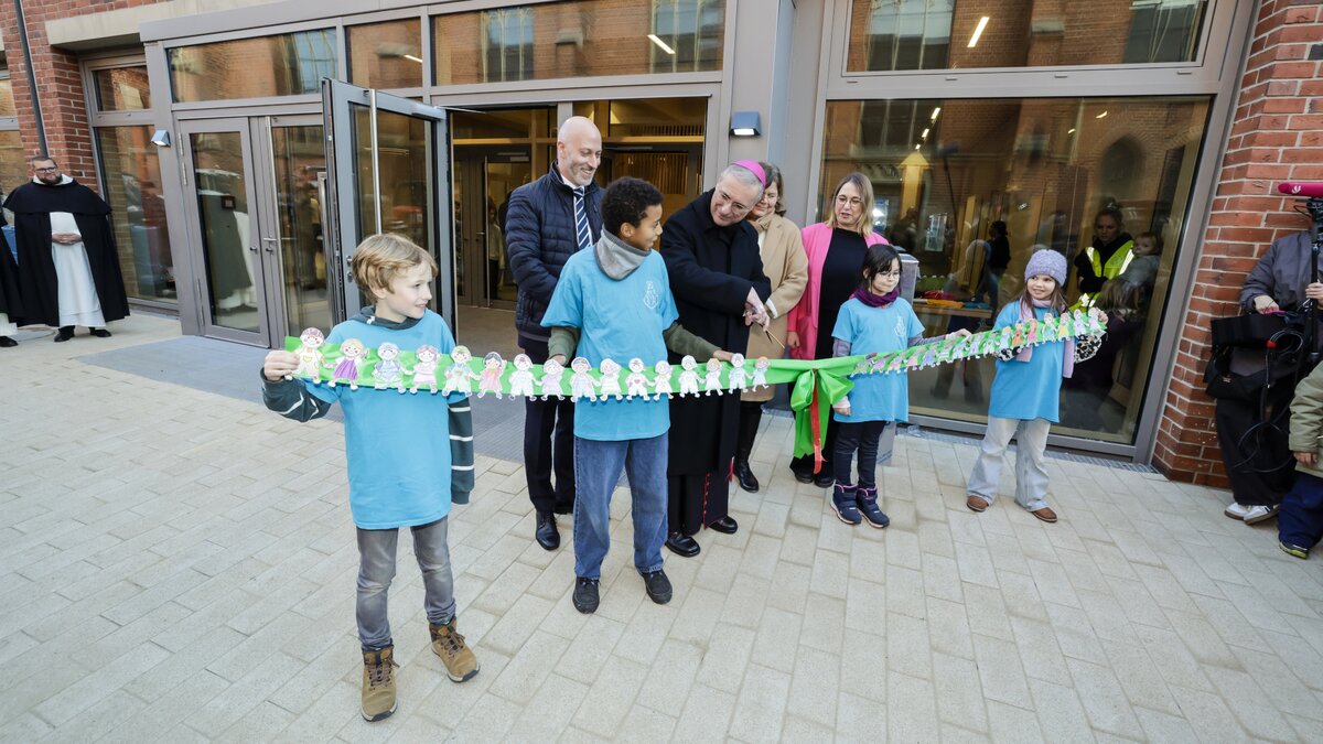 -Ausrufezeichen-f-r-christliche-Bildung-Erzbistum-Hamburg-er-ffnet-Schulneubau-im-Stadtteil-Barmbek