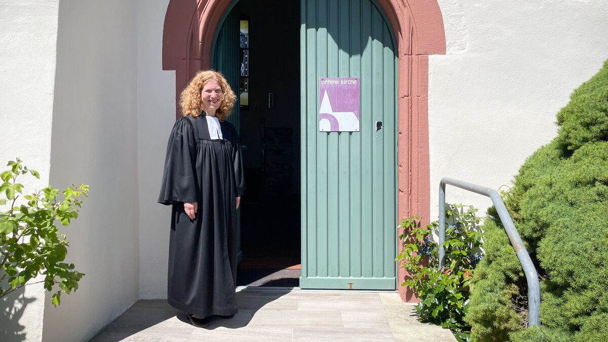 -Von-Gott-getragen-Wie-sich-eine-blinde-Frau-auf-ihren-Beruf-als-Pfarrerin-vorbereitet