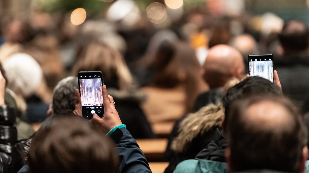 Unterst-tzen-Sie-unsere-Gottesdienste-DOMRADIO-DE-bringt-Weihnachten-nach-Hause