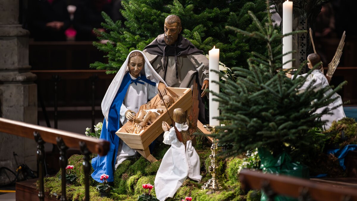 Bitte-Spenden-Sie-f-r-unsere-Gottesdienst-bertragungen-DOMRADIO-DE-bringt-die-Christmette-aus-dem-K-lner-Dom-nach-Hause