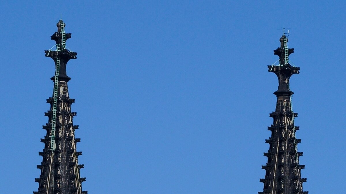 Wie-hoch-sind-die-K-lner-Domt-rme-wirklich-Was-Gr-e-mit-H-he-zu-tun-hat-und-welcher-Turm-dem-Himmel-n-her-ist