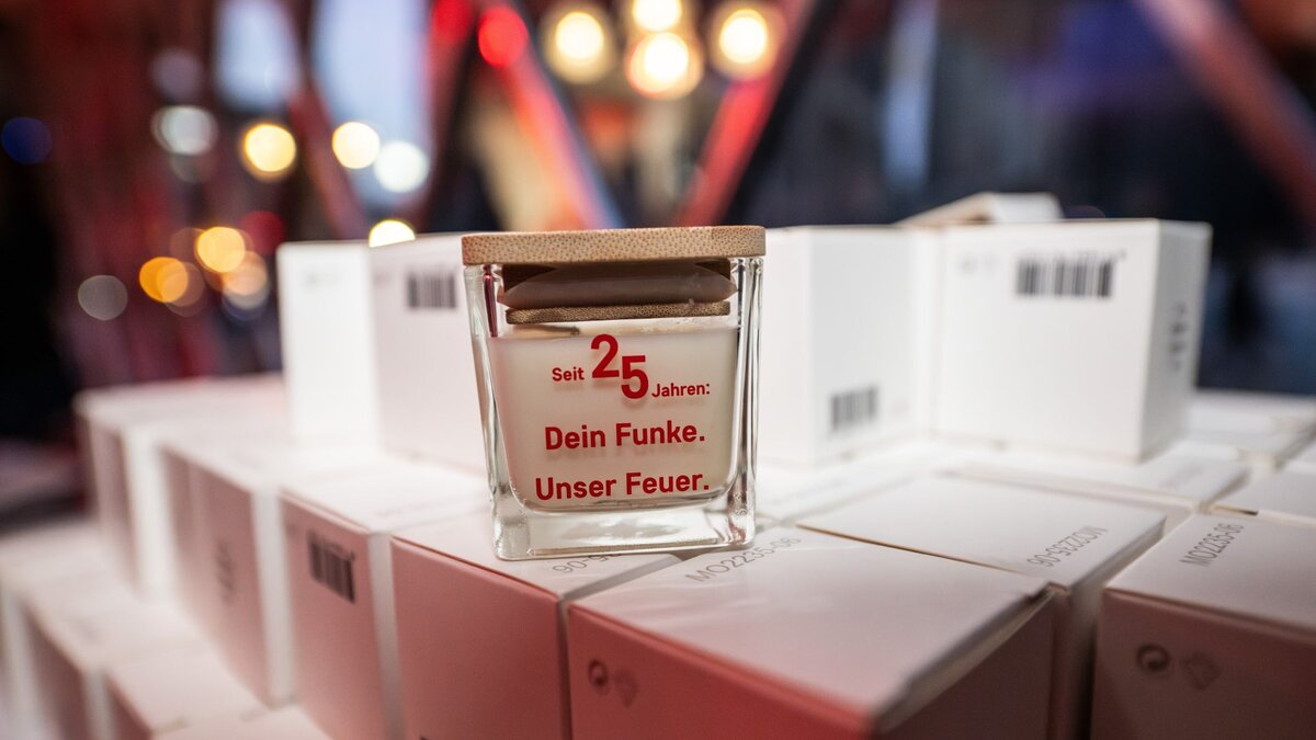 Sch-n-dass-Du-da-bist-DOMRADIO-steigt-im-Radio-von-Sie-auf-Du-um