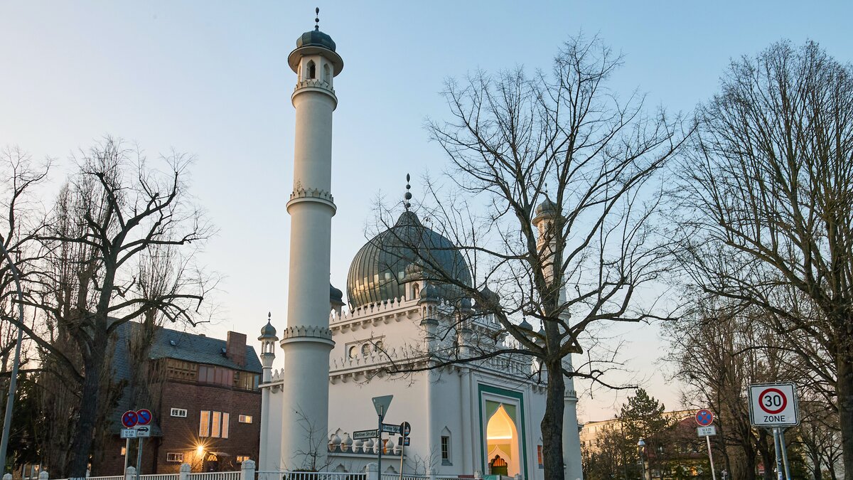 Dialog-in-der-Moschee-Katholiken-und-Muslime-positionieren-sich-gegen-Hass-und-Abschottung