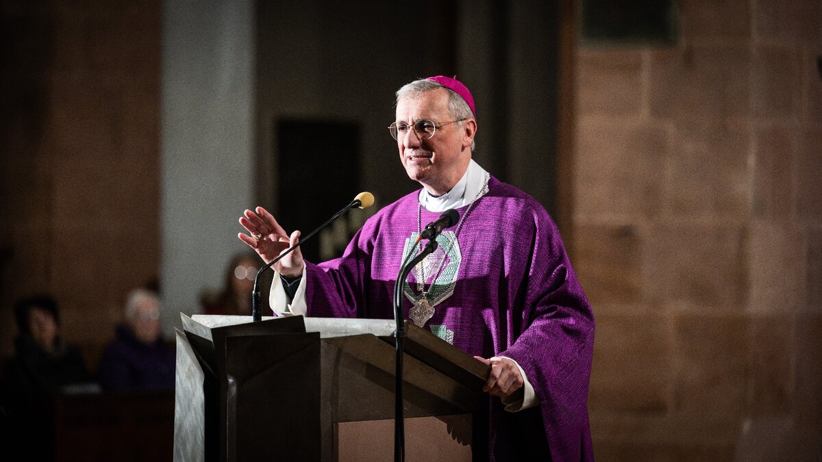 -ber-steinige-Wege-Erzbischof-He-e-erinnert-zu-Weihnachten-an-Bewegung-der-N-chstenliebe