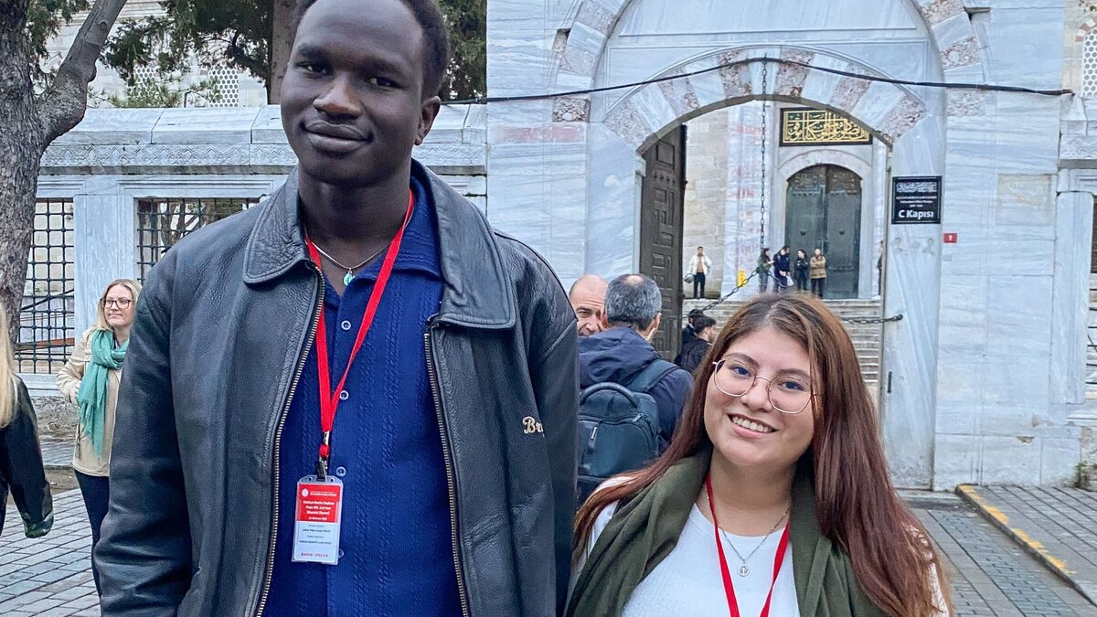 -Selbst-meine-Freunde-wollen-mich-st-ndig-zum-Islam-bekehren-Wie-zwei-katholische-Christen-ihren-Glauben-in-Istanbul-leben