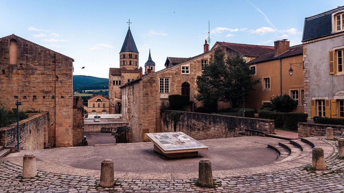 Vor 900 Jahren wird Petrus Venerabilis Abt von Cluny DOMRADIO.DE