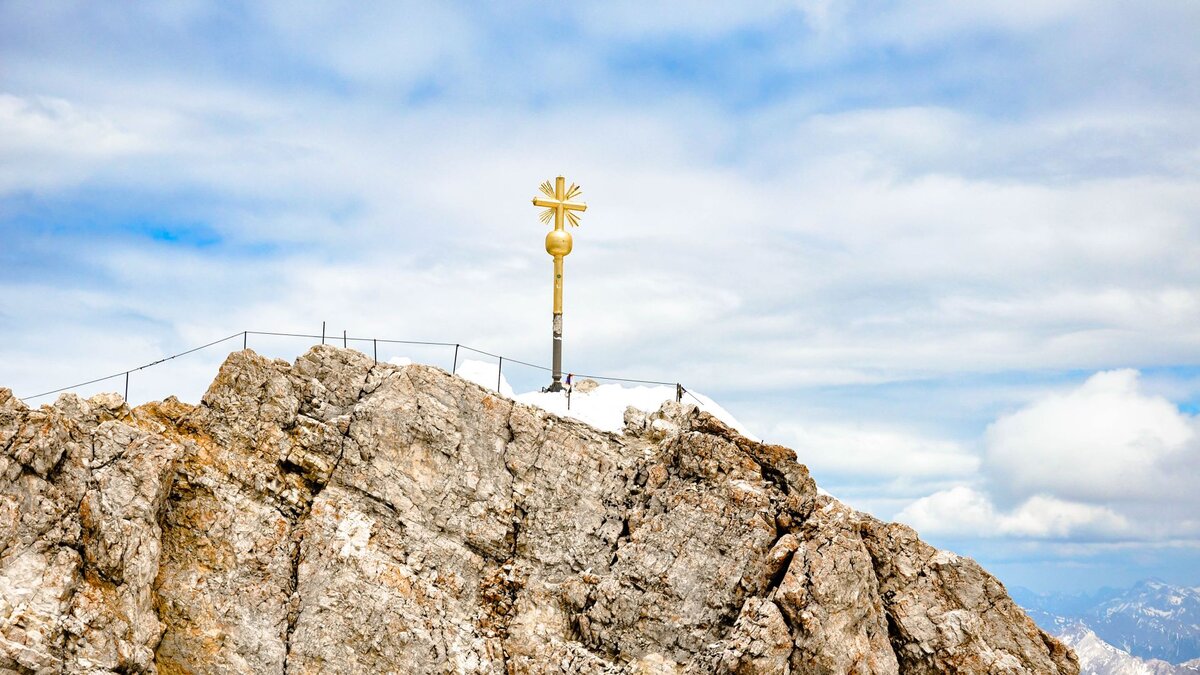 Zweitkreuz-f-r-Sticker-Gipfelkreuz-kehrt-auf-die-Zugspitze-zur-ck