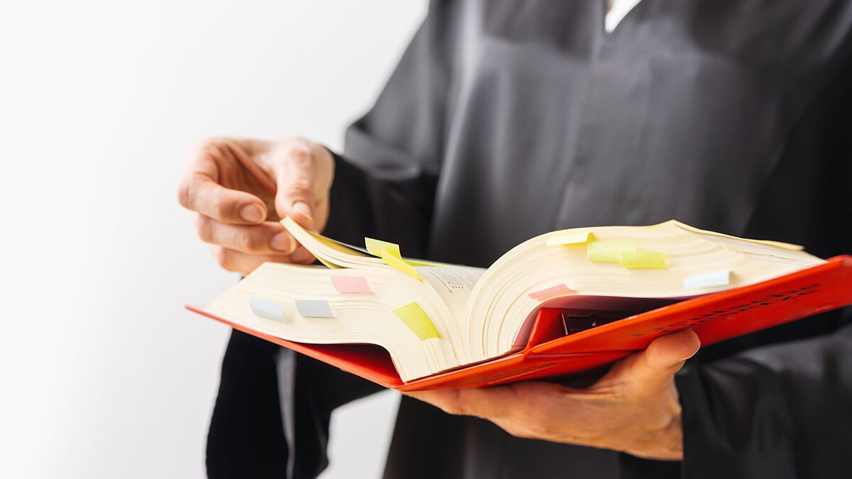 Nur-bei-Nichtwissen-anwenden-Jurist-r-t-Kirchen-bei-Verj-hrung-von-sexueller-Gewalt-zu-Vorsicht