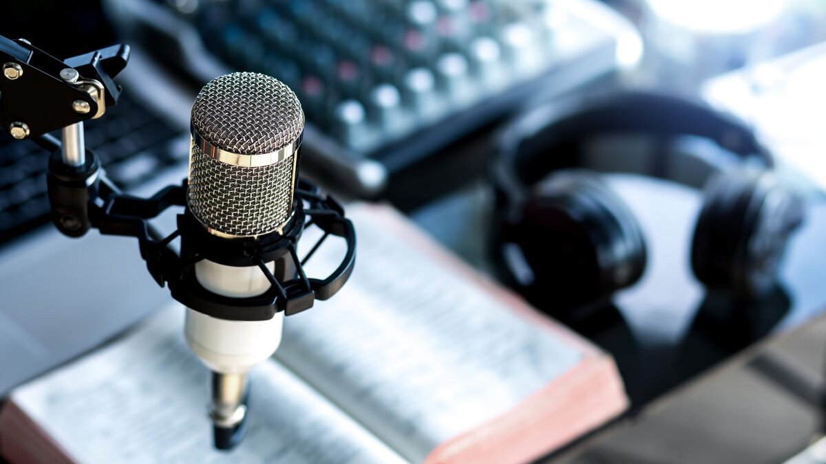 -Ein-wunderbarer-Hybrid-Knigge-Expertin-h-lt-neue-Ansprache-im-Domradio-f-r-sinnvoll