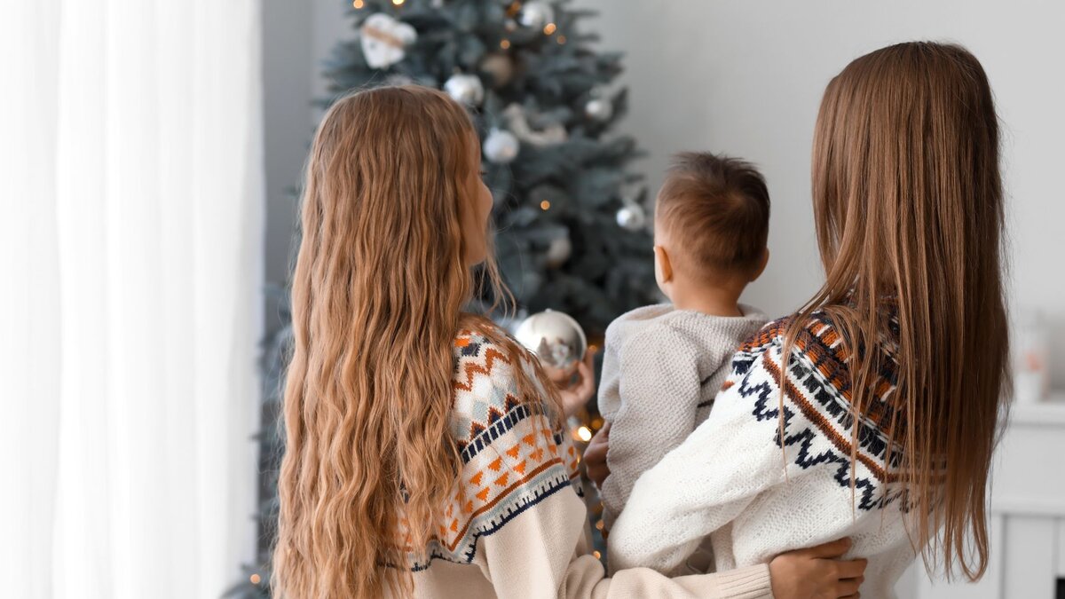 Zwei-B-ume-ein-Fest-So-erleben-Trennungskinder-die-Weihnachtsfeiertage