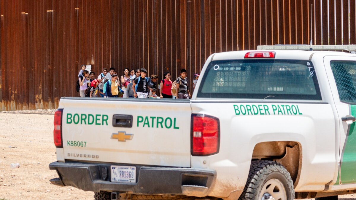 -Sch-rfe-der-Rhetorik-d-mpfen-Erzbischof-von-Minneapolis-ruft-nach-t-dlichem-Schuss-zu-Ruhe-auf