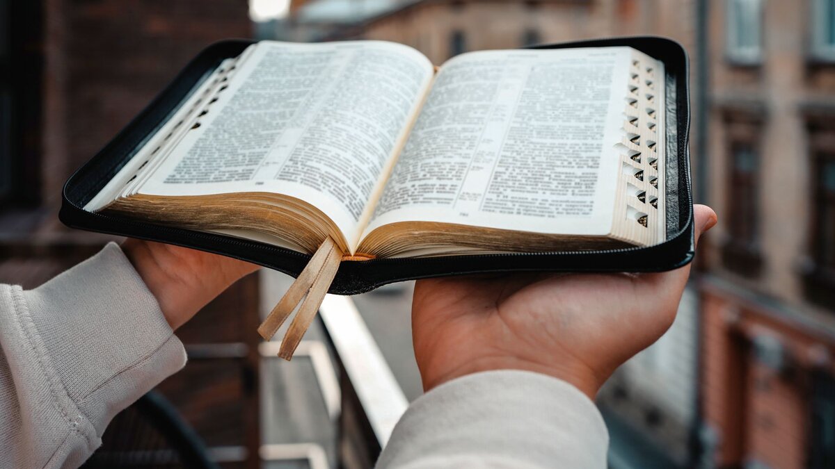 -Die-Bibel-h-lt-jedem-Druck-stand-Ukrainische-Bibelgesellschaft-verteilt-1-000-Bibeln-pro-Tag