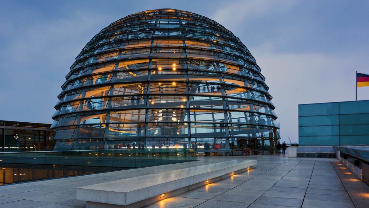 -Heiliger-Cringe-auf-Social-Media-Bundespolitik-singt-Gro-er-Gott-auf-D-chern-des-Bundestags