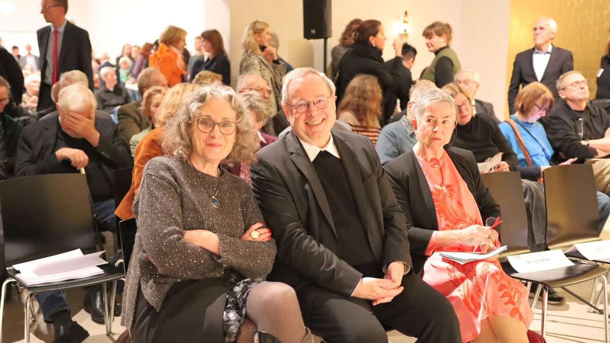 -Um-Frauenbilder-nicht-um-Maria-Kunst-und-Kulturpreis-der-Katholiken-an-Malerin-Kneffel-verliehen