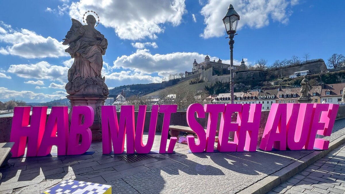 Podien-zu-Zukunftsfragen-und-Ehrenamt-Steinmeier-und-Merz-wollen-zum-Katholikentag-in-W-rzburg-kommen