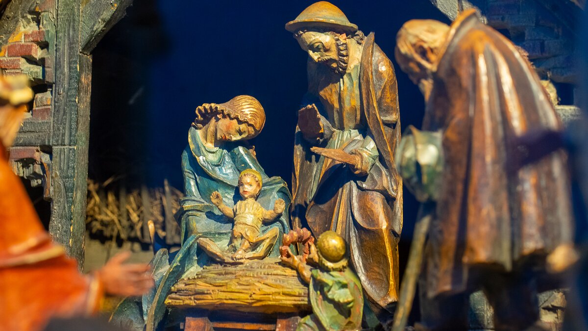 -Die-Geburt-Jesu-tritt-in-den-Hintergrund-Erzbischof-G-nswein-warnt-vor-Weihnachten-ohne-Seele-