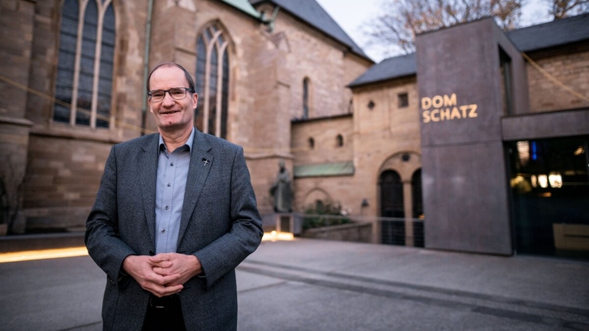 -Einfach-nur-unfassbar-Generalvikar-Pfeffer-stellt-sich-Hetze-gegen-queere-Menschen-entgegen